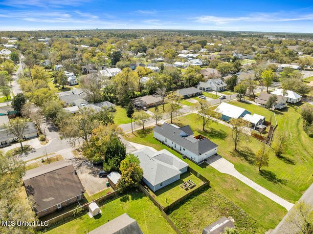 405 Ulman Avenue, Bay Saint Louis, MS 39520