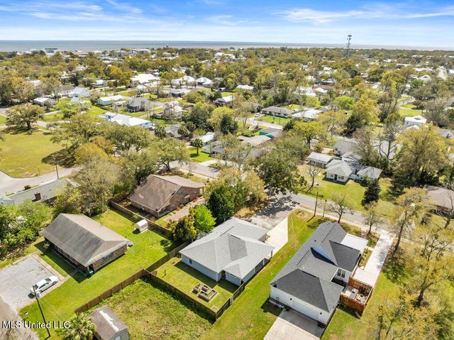 405 Ulman Avenue, Bay Saint Louis, MS 39520
