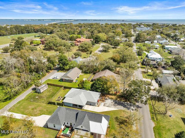 405 Ulman Avenue, Bay Saint Louis, MS 39520