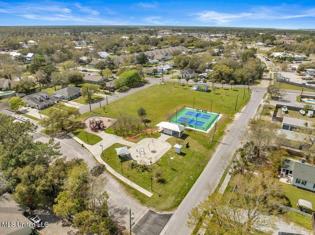 405 Ulman Avenue, Bay Saint Louis, MS 39520