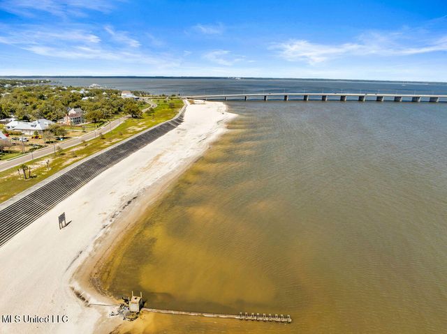 405 Ulman Avenue, Bay Saint Louis, MS 39520
