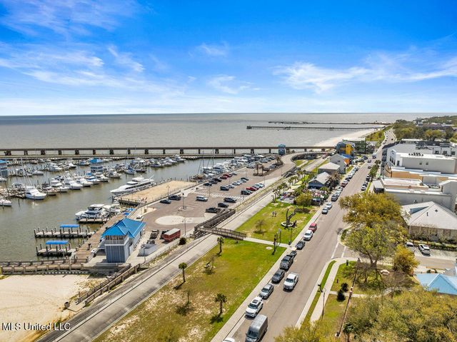 405 Ulman Avenue, Bay Saint Louis, MS 39520