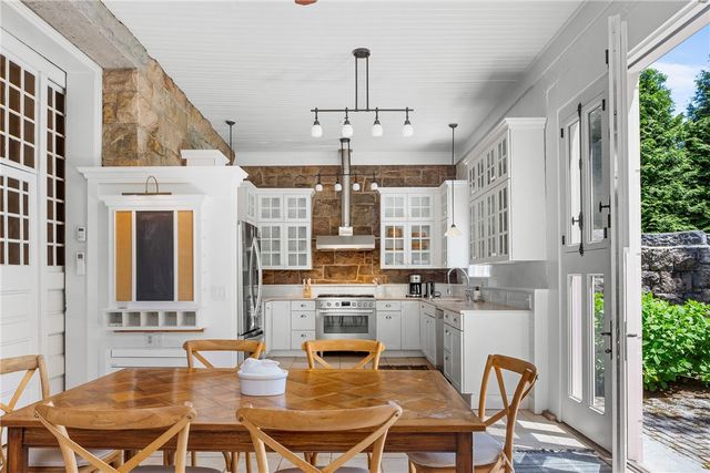 3 Hazard Avenue, Newport, RI 02840