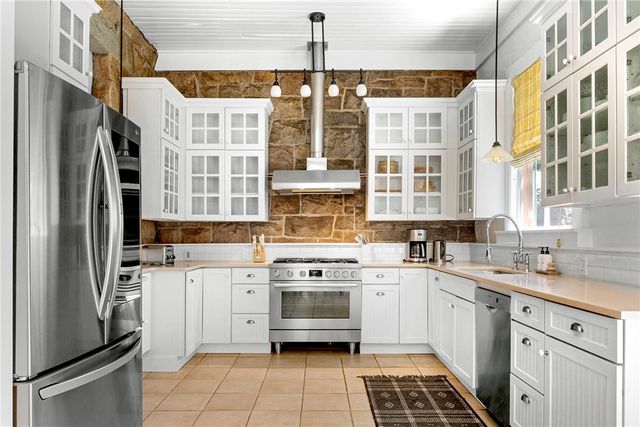 3 Hazard Avenue, Newport, RI 02840