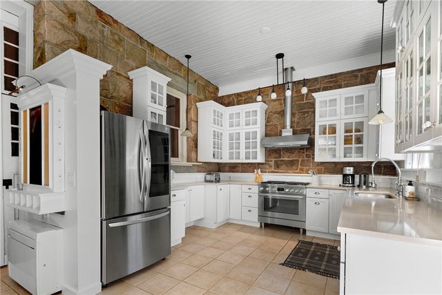 3 Hazard Avenue, Newport, RI 02840