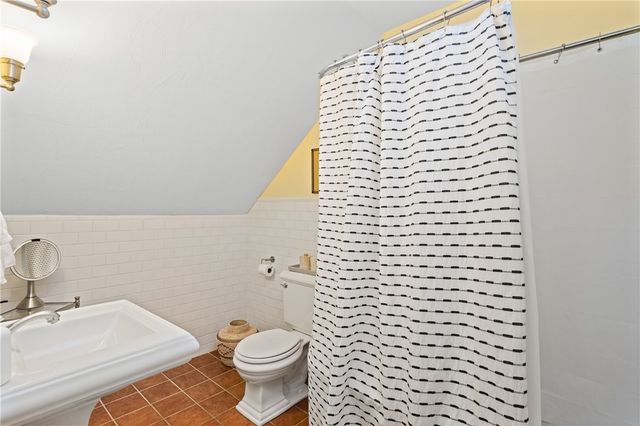 3 Hazard Avenue, Newport, RI 02840