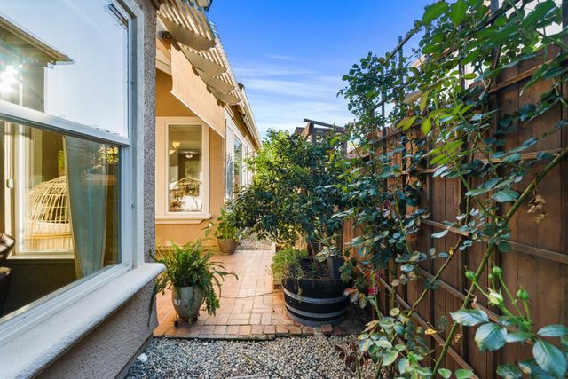 1061 Sandwick Way, Folsom, CA 95630