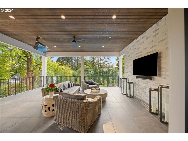 13305 AMBER Pl, Lake Oswego, OR 97034