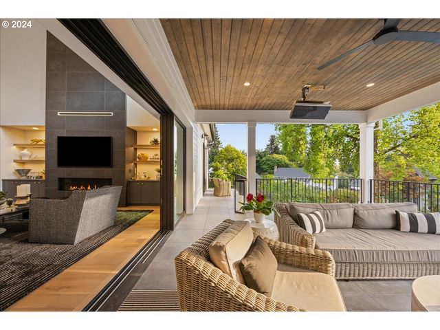 13305 AMBER Pl, Lake Oswego, OR 97034