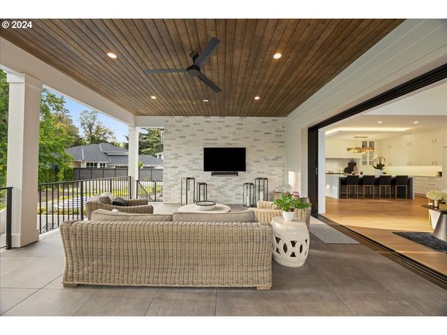 13305 AMBER Pl, Lake Oswego, OR 97034