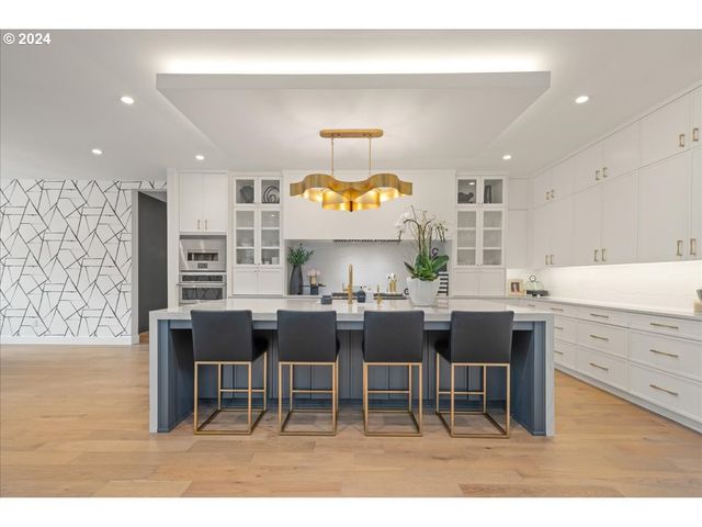 13305 AMBER Pl, Lake Oswego, OR 97034