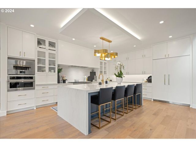 13305 AMBER Pl, Lake Oswego, OR 97034