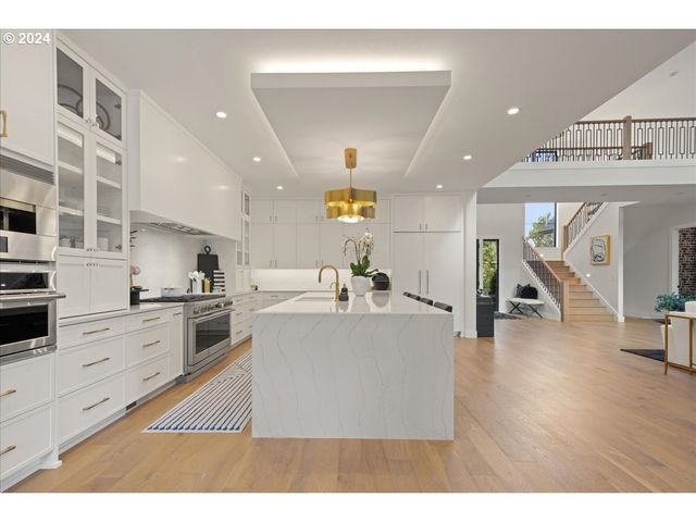 13305 AMBER Pl, Lake Oswego, OR 97034