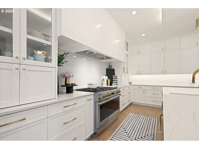 13305 AMBER Pl, Lake Oswego, OR 97034