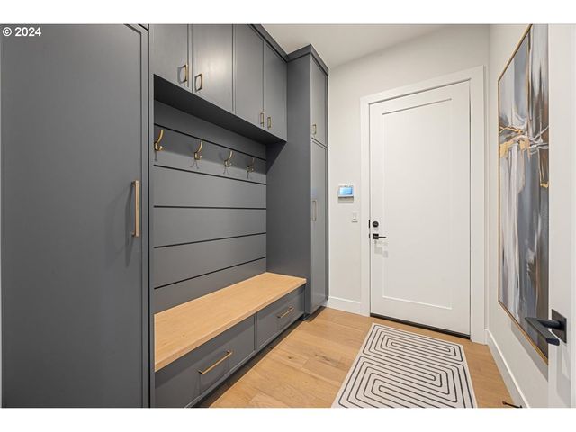 13305 AMBER Pl, Lake Oswego, OR 97034