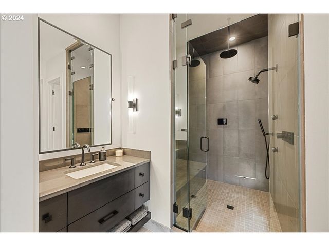 13305 AMBER Pl, Lake Oswego, OR 97034