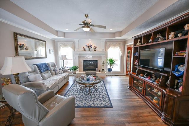 5118 SW Pelican Point, Lee's Summit, MO 64082