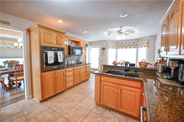 5118 SW Pelican Point, Lee's Summit, MO 64082