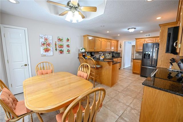 5118 SW Pelican Point, Lee's Summit, MO 64082