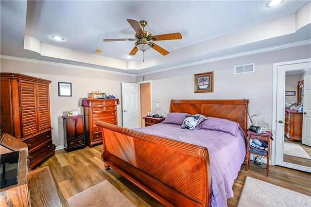 5118 SW Pelican Point, Lee's Summit, MO 64082