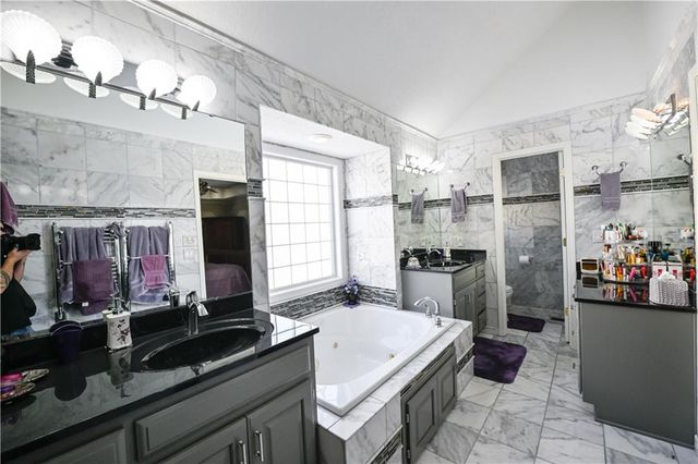 5118 SW Pelican Point, Lee's Summit, MO 64082