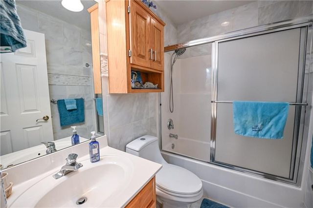 5118 SW Pelican Point, Lee's Summit, MO 64082