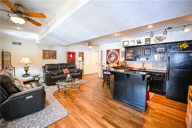 5118 SW Pelican Point, Lee's Summit, MO 64082