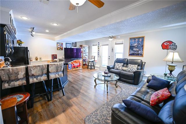 5118 SW Pelican Point, Lee's Summit, MO 64082