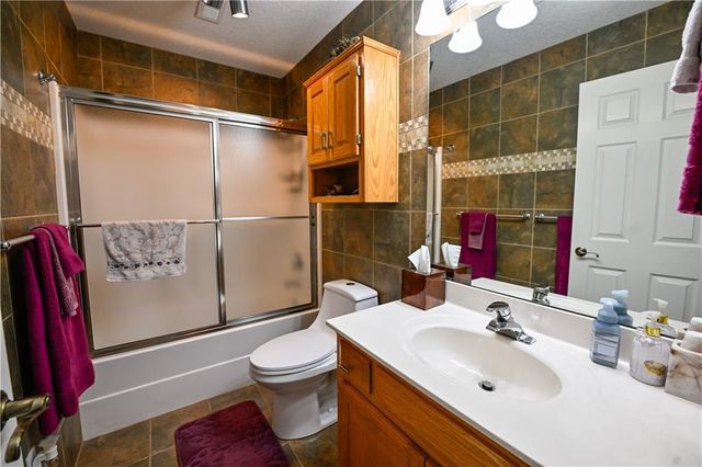 5118 SW Pelican Point, Lee's Summit, MO 64082