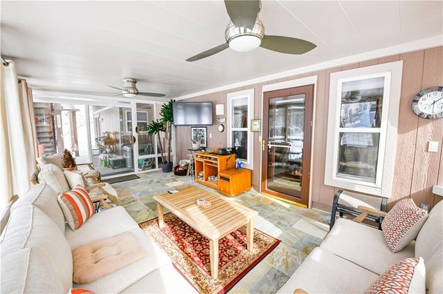 5118 SW Pelican Point, Lee's Summit, MO 64082