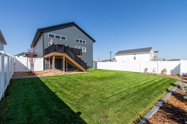 5507 Lori Lane W, West Fargo, ND 58078