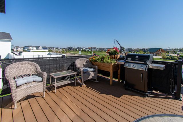 5507 Lori Lane W, West Fargo, ND 58078