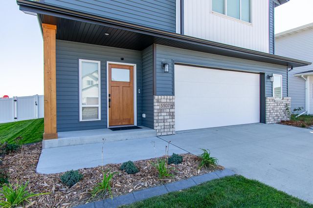 5507 Lori Lane W, West Fargo, ND 58078