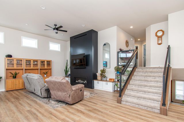 5507 Lori Lane W, West Fargo, ND 58078