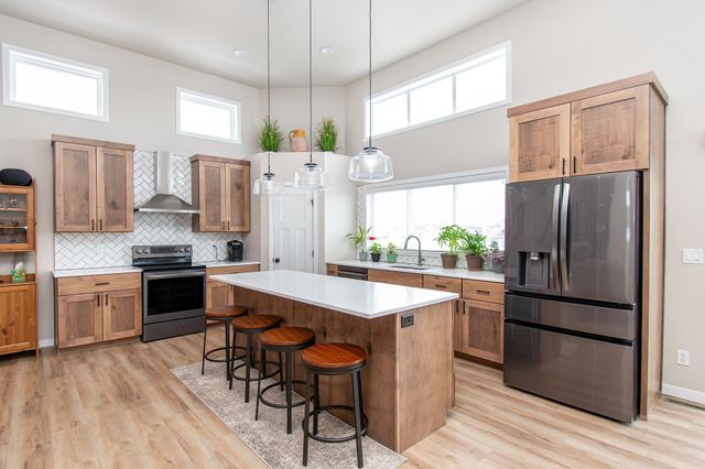 5507 Lori Lane W, West Fargo, ND 58078