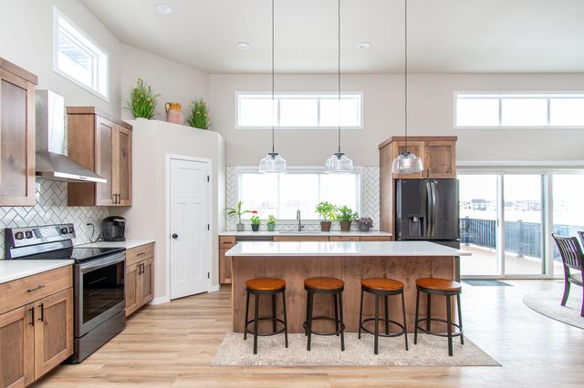 5507 Lori Lane W, West Fargo, ND 58078