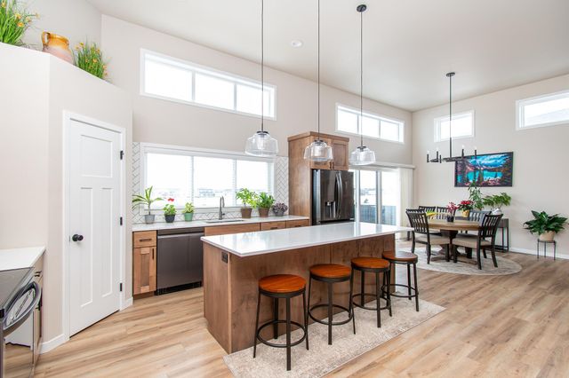 5507 Lori Lane W, West Fargo, ND 58078