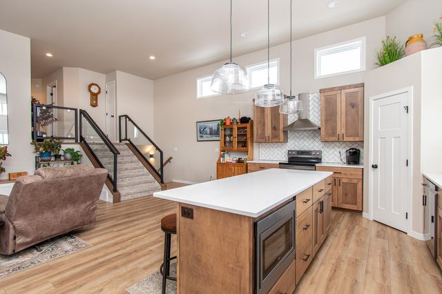 5507 Lori Lane W, West Fargo, ND 58078