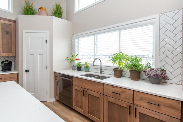 5507 Lori Lane W, West Fargo, ND 58078