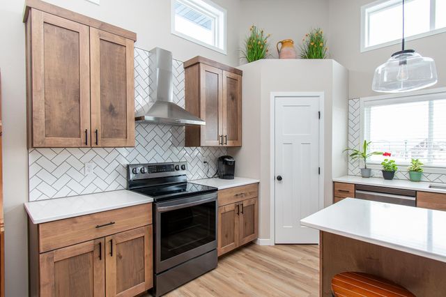 5507 Lori Lane W, West Fargo, ND 58078