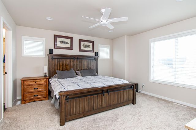 5507 Lori Lane W, West Fargo, ND 58078