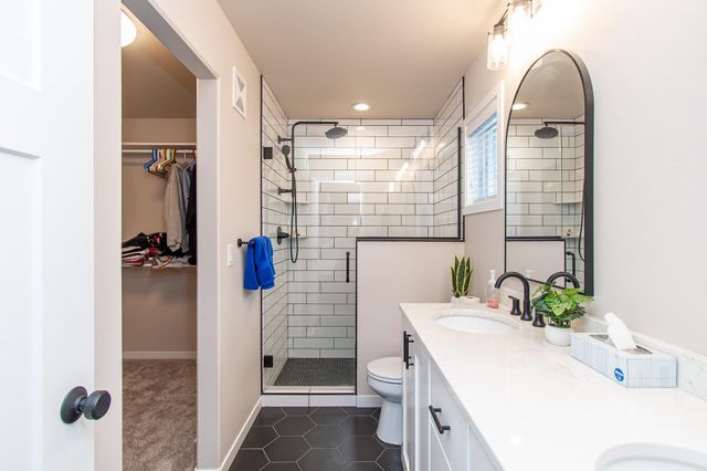 5507 Lori Lane W, West Fargo, ND 58078