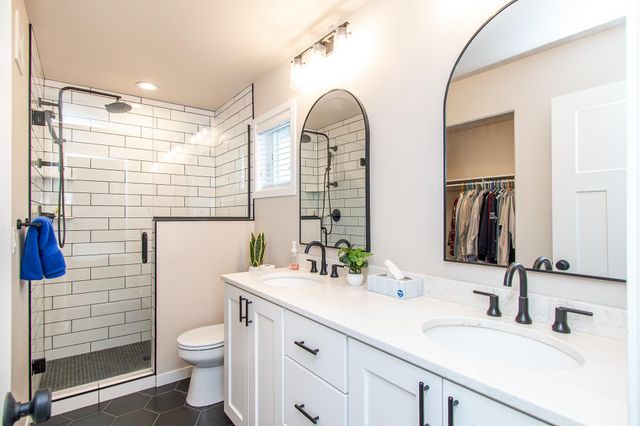 5507 Lori Lane W, West Fargo, ND 58078