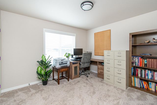 5507 Lori Lane W, West Fargo, ND 58078