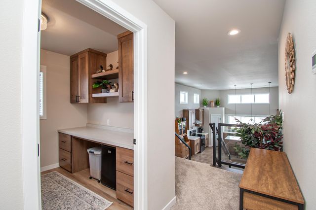 5507 Lori Lane W, West Fargo, ND 58078