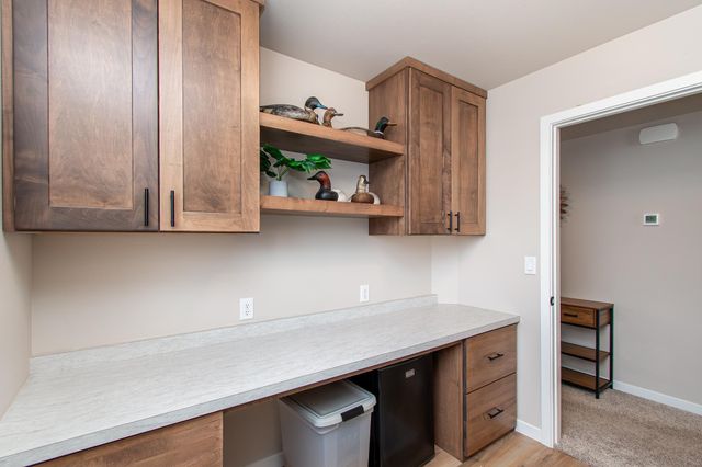 5507 Lori Lane W, West Fargo, ND 58078