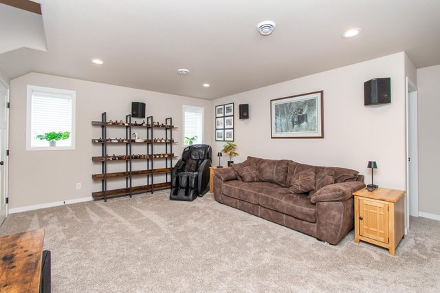 5507 Lori Lane W, West Fargo, ND 58078