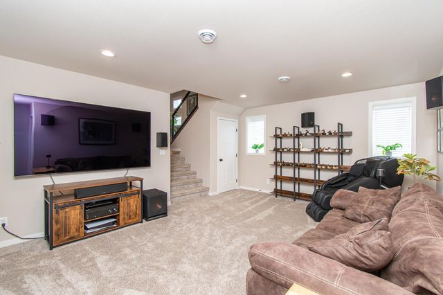 5507 Lori Lane W, West Fargo, ND 58078