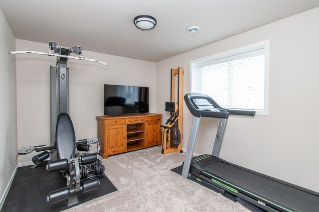 5507 Lori Lane W, West Fargo, ND 58078