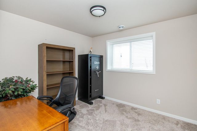 5507 Lori Lane W, West Fargo, ND 58078